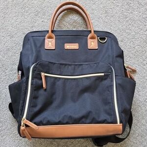 Maevn scrub brand bag.